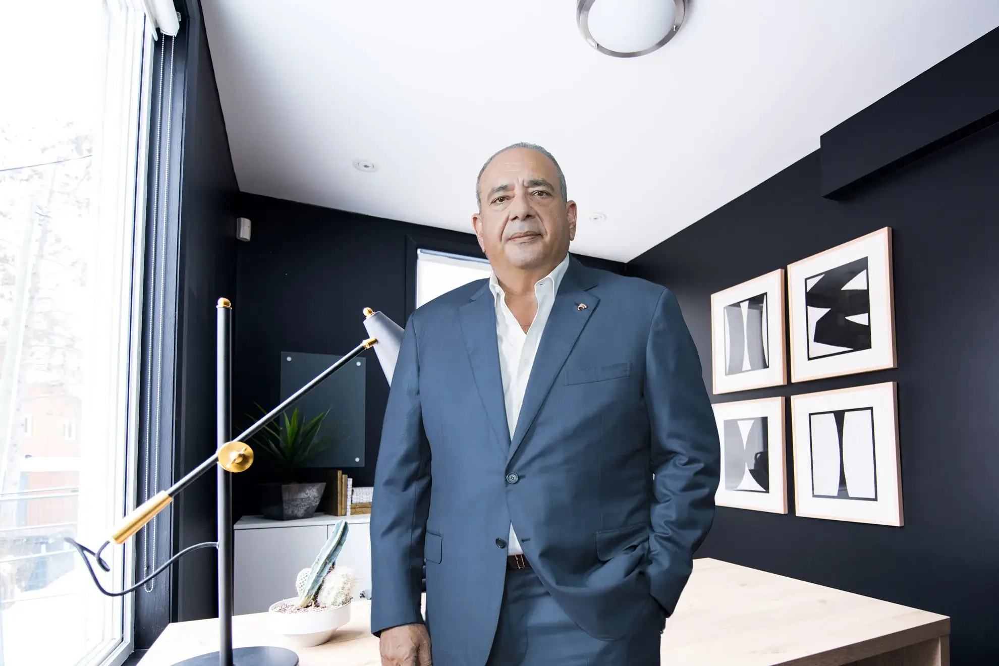 CAMILO ATALA ENTREGA A HONDUREÑOS BECAS