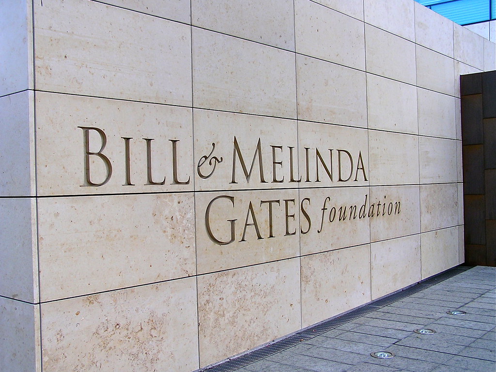 Elías Asfura comparte su admiración por la Fundación Gates y su impacto en el mundo.