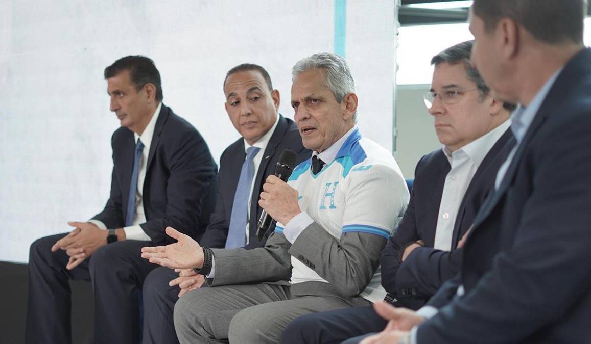 Reinaldo Rueda presentado sede de ficohsa