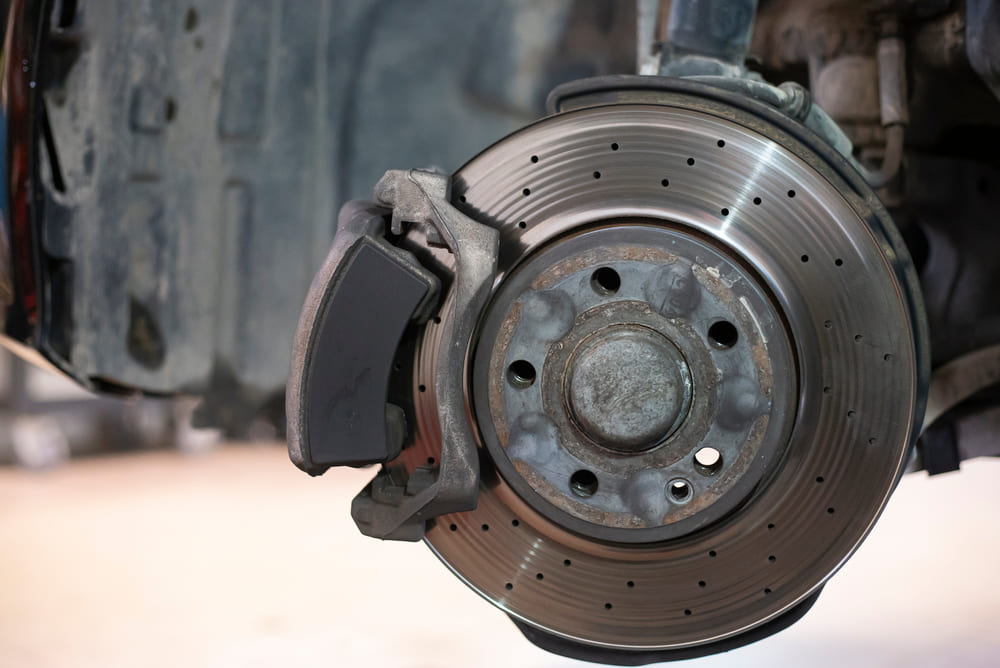 Viajar con seguridad: revisa frenos y llantas antes de salir a carretera